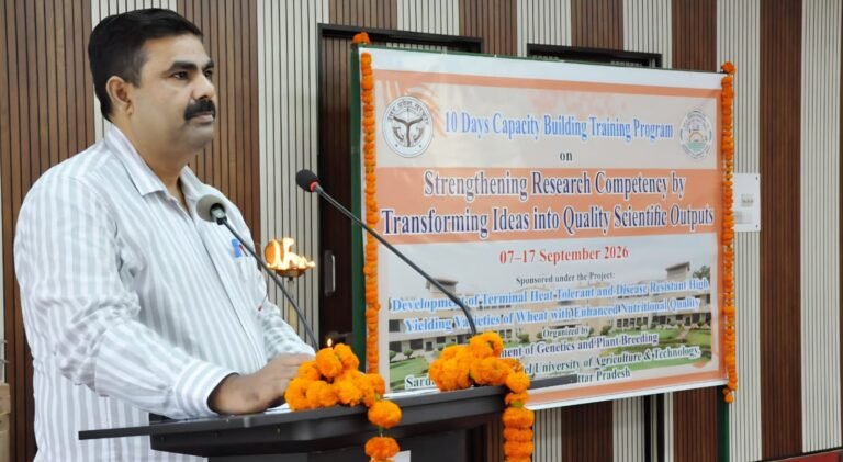 10 दिवसीय शोध कार्यशाला को संबोधित करते डॉ. एल के गंगवार