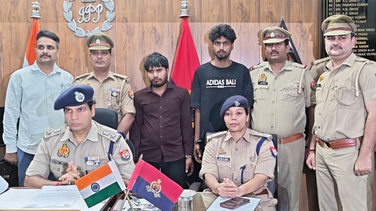 ग्राम भैंसी में हुई हत्या की घटना का खुलासा करते एसएसपी संजय कुमार वर्मा