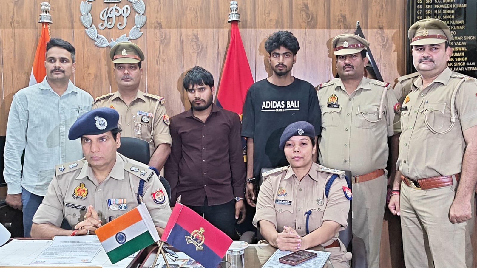 ग्राम भैंसी में हुई हत्या की घटना का खुलासा करते एसएसपी संजय कुमार वर्मा