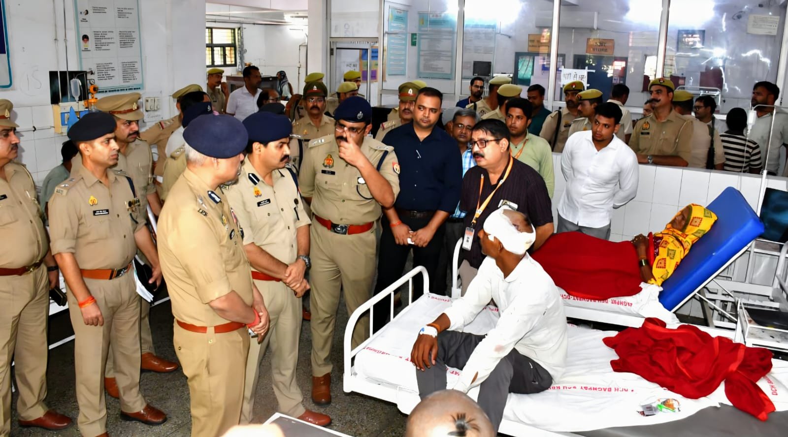 घटनास्थल के निरीक्षण के उपरांत डीआईजी कलानिधि नैथानी ने घायलों का हाल जाना