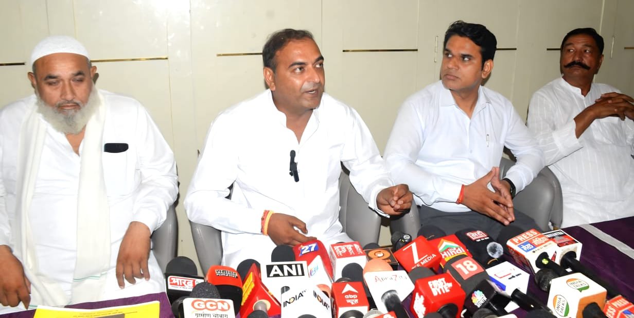 मीडिया से मुखातिब कपिल मुखिया