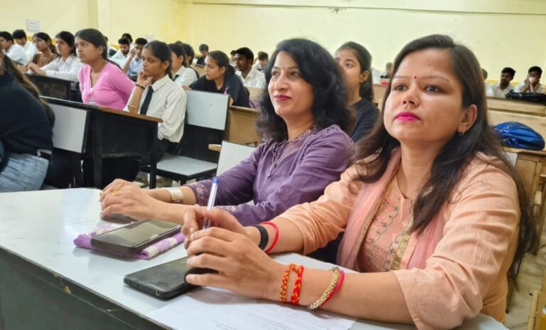 SCRIET में आयोजित कार्यशाला में छात्राओं ने किया प्रतिभाग