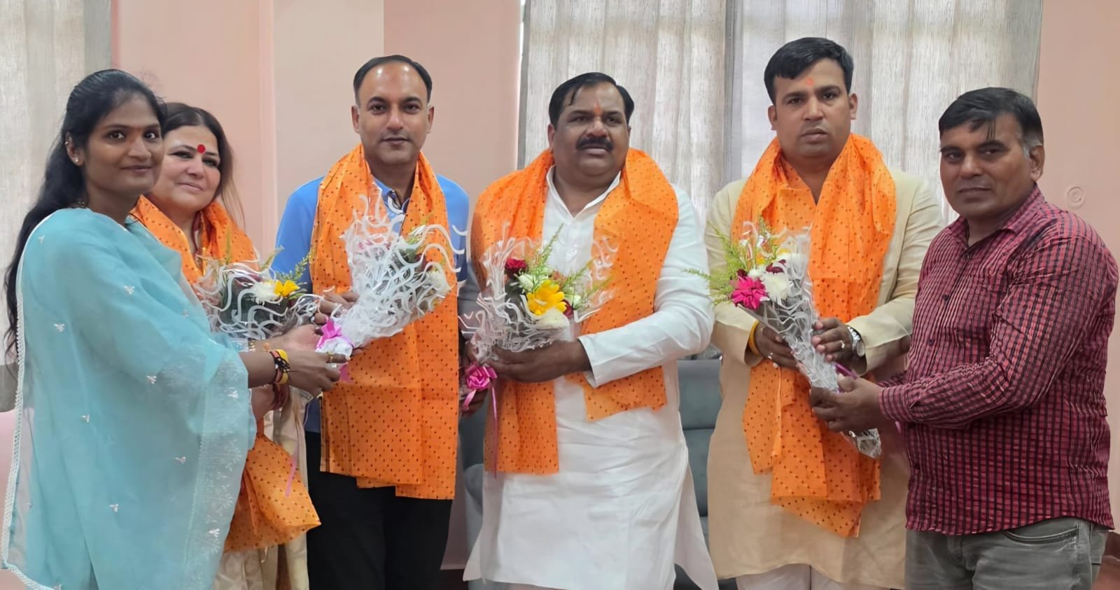 खेल महोत्सव में ताइक्वांडो प्रतियोगिता का शुभारंभ कराते अतिथिगण