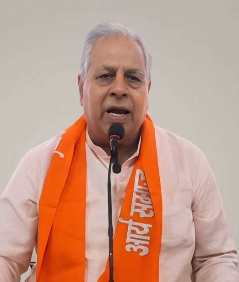 थापर नगर स्थित आर्य समाज मंदिर में प्रवचन करते गुरु राजेश सेठी जी