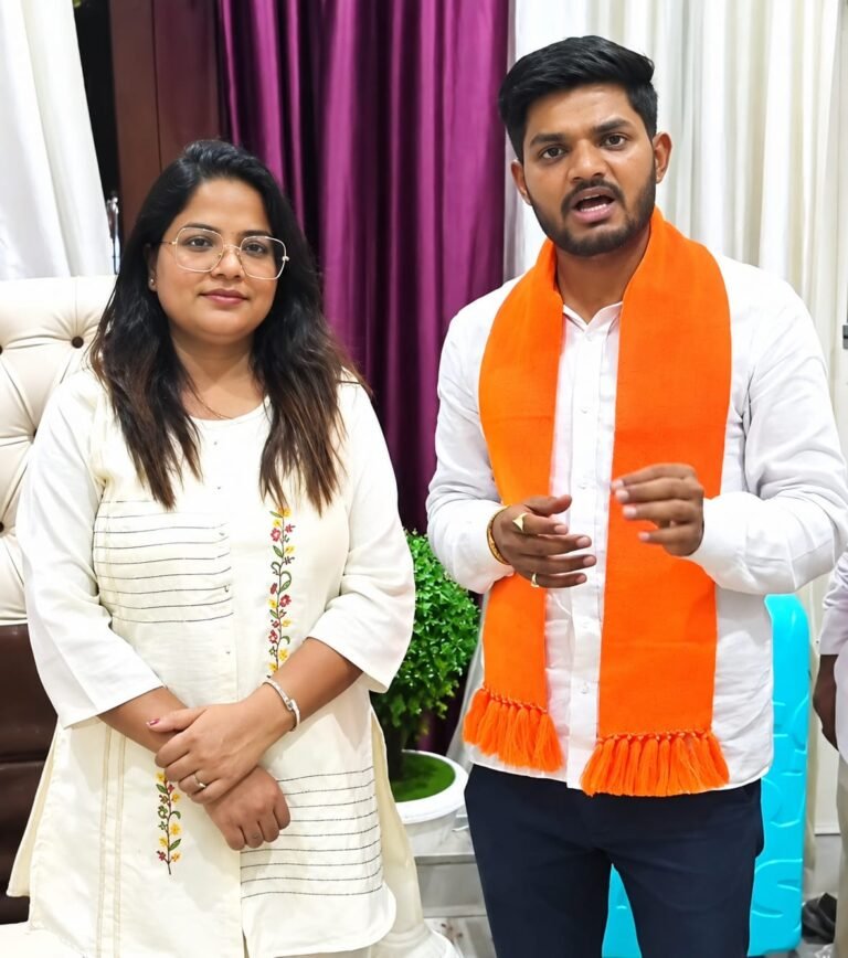 डॉ रोहिणी घावरी से शिष्टाचार भेंट करते नर्सिंग वाहिनी के प्रदेश अध्यक्ष कार्तिक हिंदू