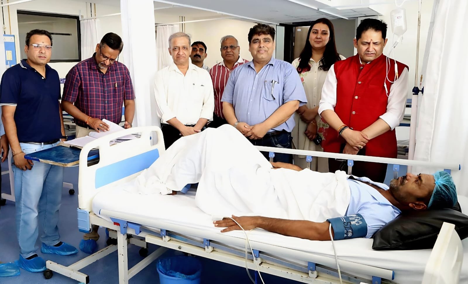 जटिल सर्जरी कर मरीज की जान बचाने वाले डॉक्टरों का पैनल