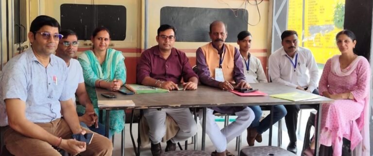 स्कूल सुरक्षा ऑडिट के दौरान छात्रों को दी गई आपदा प्रबंधन की जानकारी