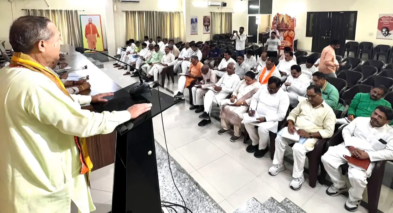 भाजपा राष्ट्रीय अध्यक्ष नितिन नबीन के आगमन से पूर्व कार्यकर्ताओं एवं पदाधिकारी में स्वागत को लेकर मंथन