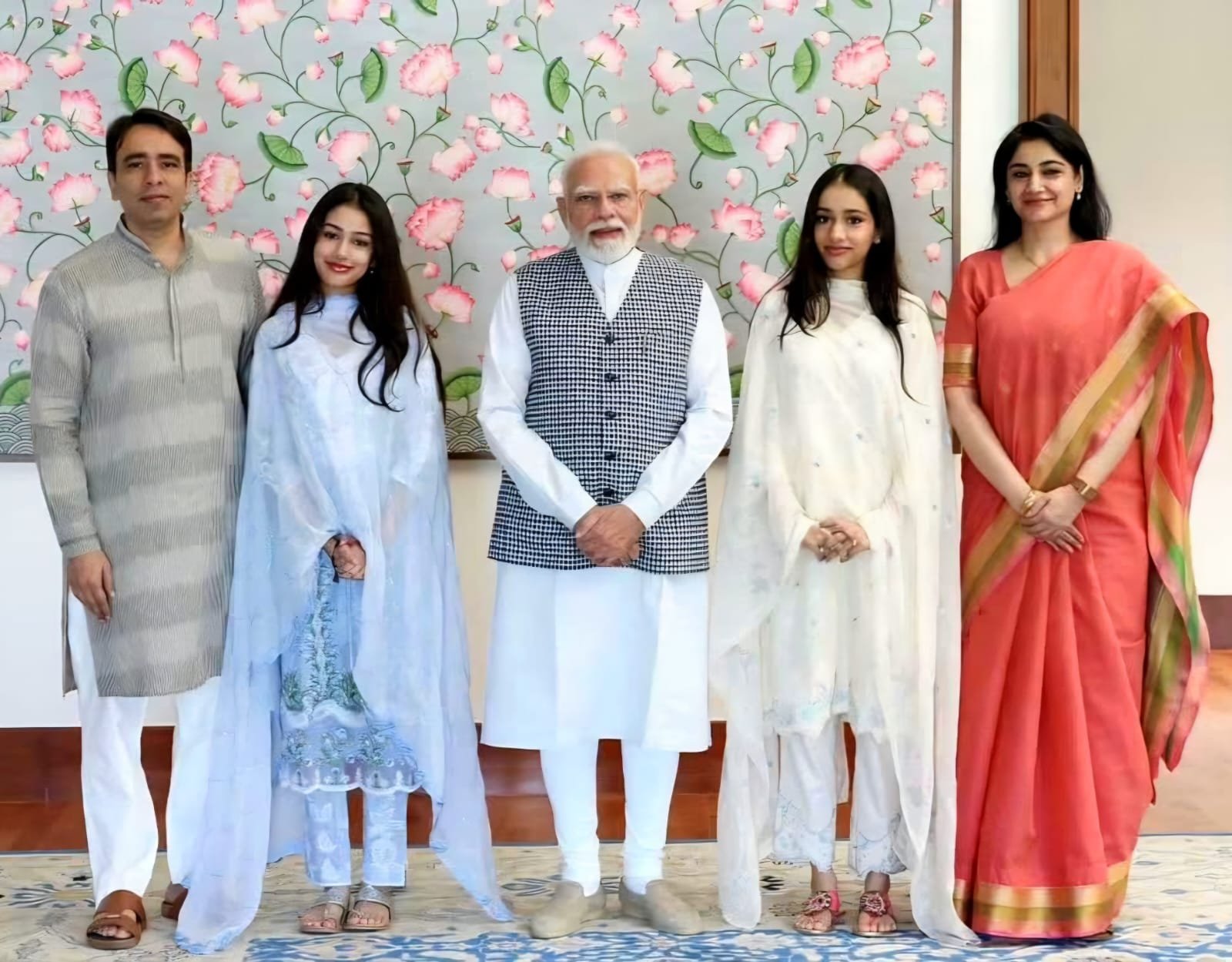 रालोद प्रमुख जयन्त चौधरी ने परिजनों के साथ प्रधानमंत्री नरेंद्र मोदी से औपचारिक भेंट की