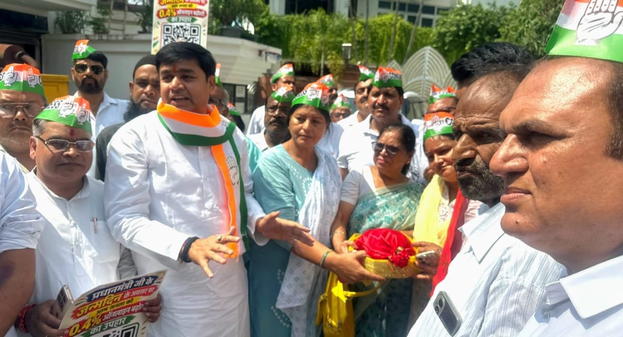 यूपीआई पर एमडीआर के विरोध में कांग्रेस का अनोखा प्रदर्शन