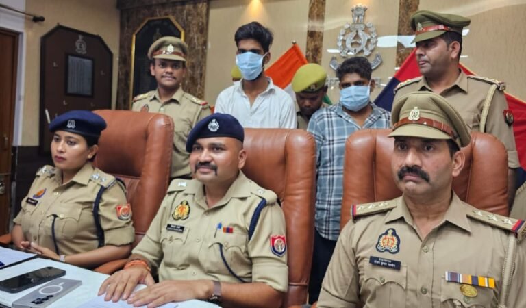 साइबर ठगी का खुलासा करते एसपी सिटी विनायक गोपाल भोसले