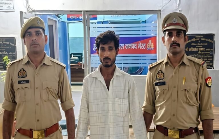 पुलिस गिरफ्त में बीस हजार का इनामी