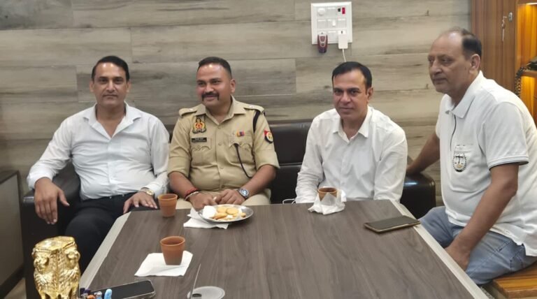 हाउस अरेस्ट बार पदाधिकारी