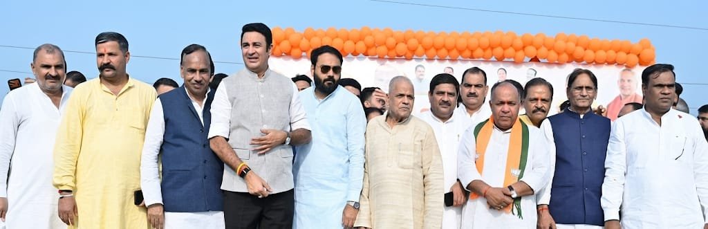 वो देखते रह गए और कारवां गुजर गया !!!