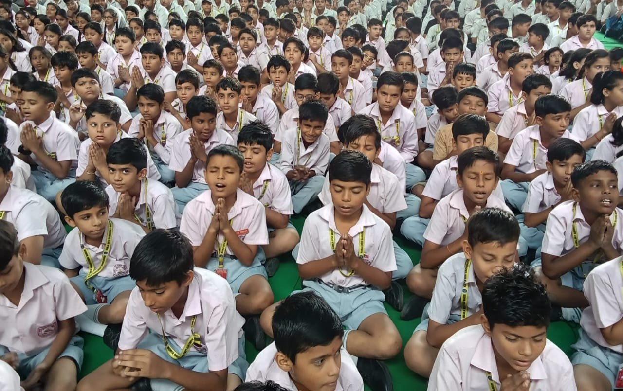 वन्दे मातरम् के एक सौ पचास वर्ष पूर्ण होने पर छात्र छात्राओ ने दी प्रस्तुति