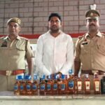 पुलिस गिरफ्त में अवैध शराब बेचने का आरोपी