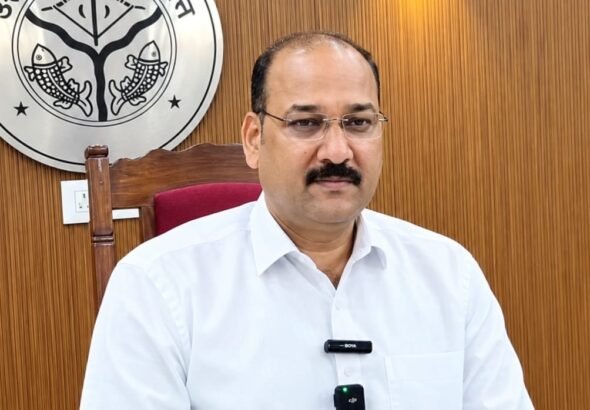 मेरठ जिलाधिकारी डॉ वी के सिंह