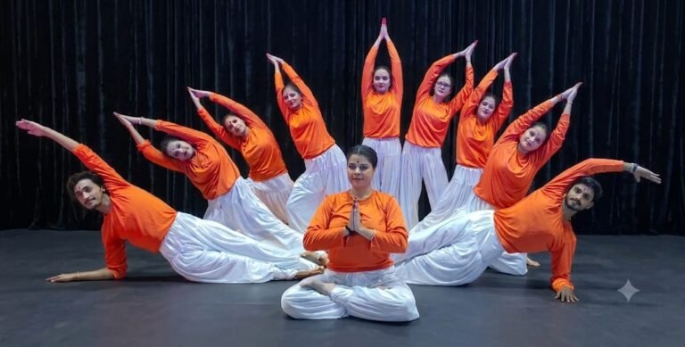 ज्ञानसभा मेरठ के कार्यक्रम में भारतीय कला एवं संस्कृति की छटा बिखेरते प्रतिभागी