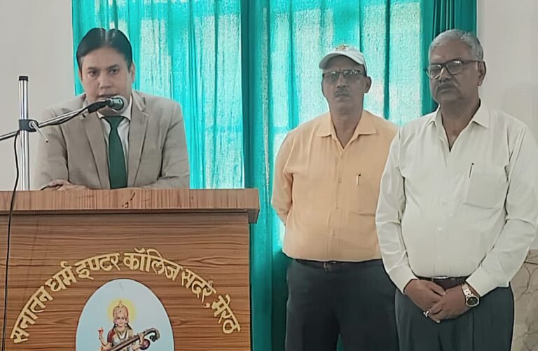 छात्र छात्राओं को बाल लैंगिक अपराधों से सुरक्षा एवं कानूनी अधिकार की जानकारी देते न्यायिक अधिकारी