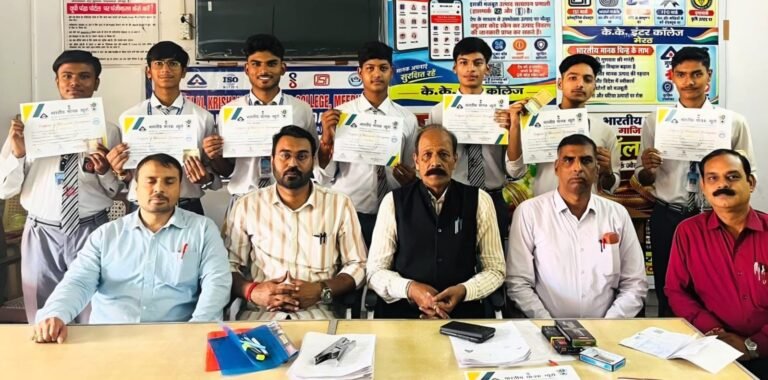 विजेताओं को नकद पुरस्कार और प्रमाण पत्र देकर किया सम्मानित