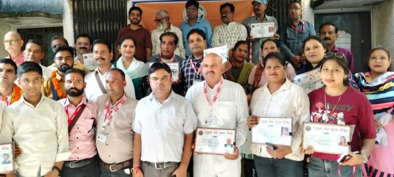 प्रेस क्लब की कार्यकारिणी विस्तार पर सौंपे गए मनोयन और पहचान पत्र