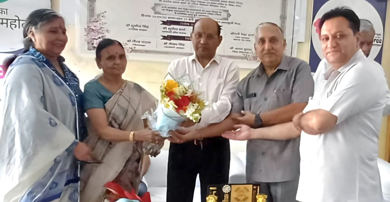 सेवानिवृत्त प्रधानाचार्यों को सम्मान के साथ विदाई