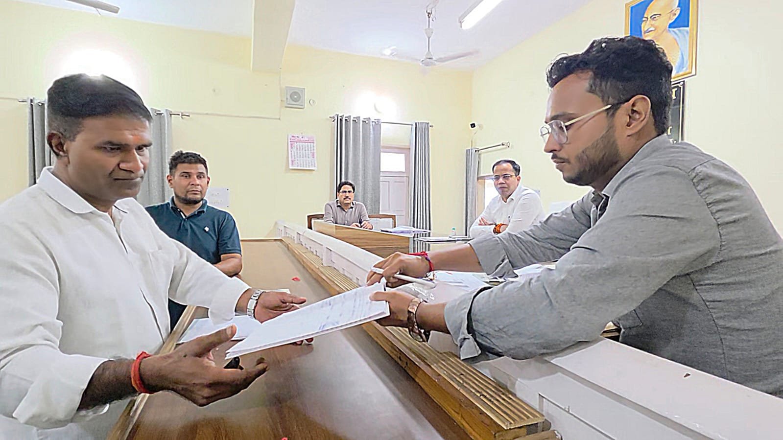 मेरठ खंड स्नातक-शिक्षक एमएलसी चुनाव के लिए नामांकन प्रक्रिया शुरू, पहले दिन 11 ने खरीदे पर्चे