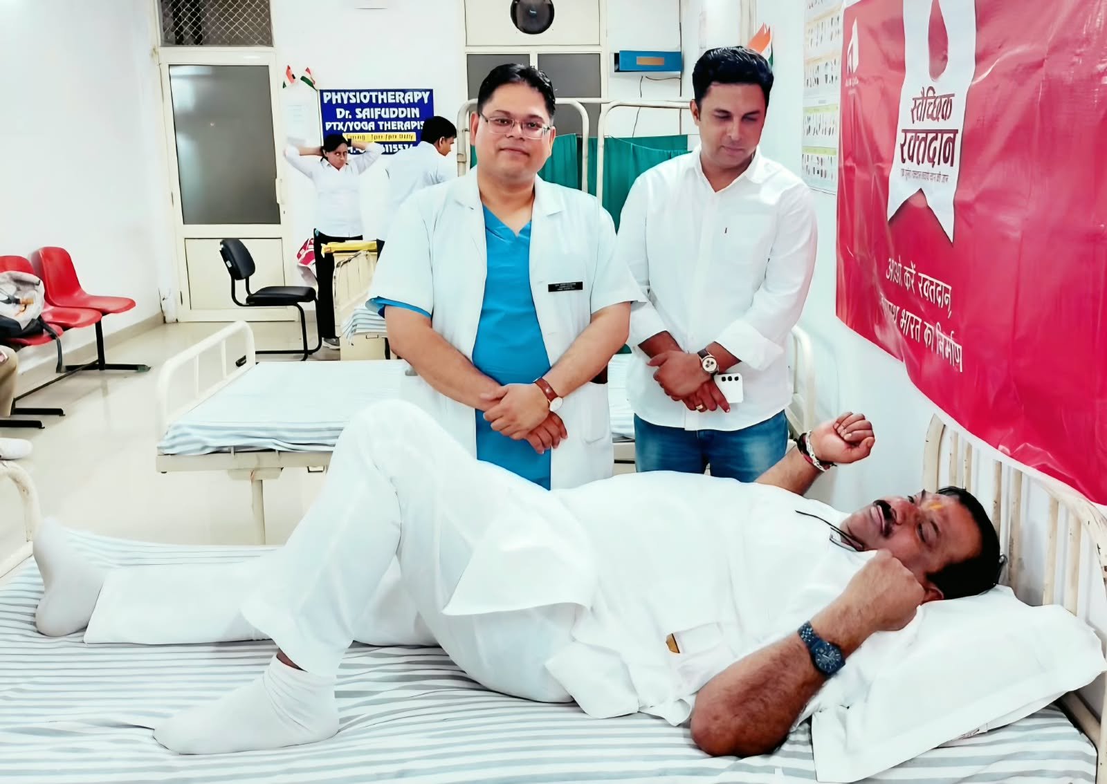 शिविर में स्वेच्छा से 61 रक्तदाताओं ने किया रक्तदान