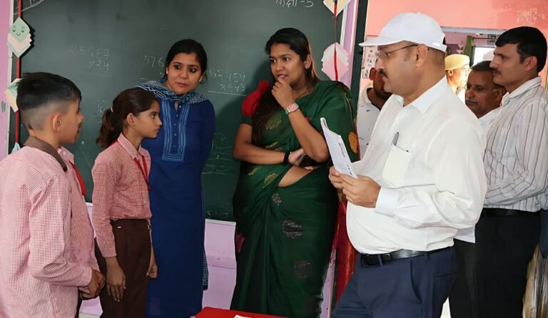 जिलाधिकारी ने किया दौराला और भरोटा के विद्यालयों का औचक निरीक्षण