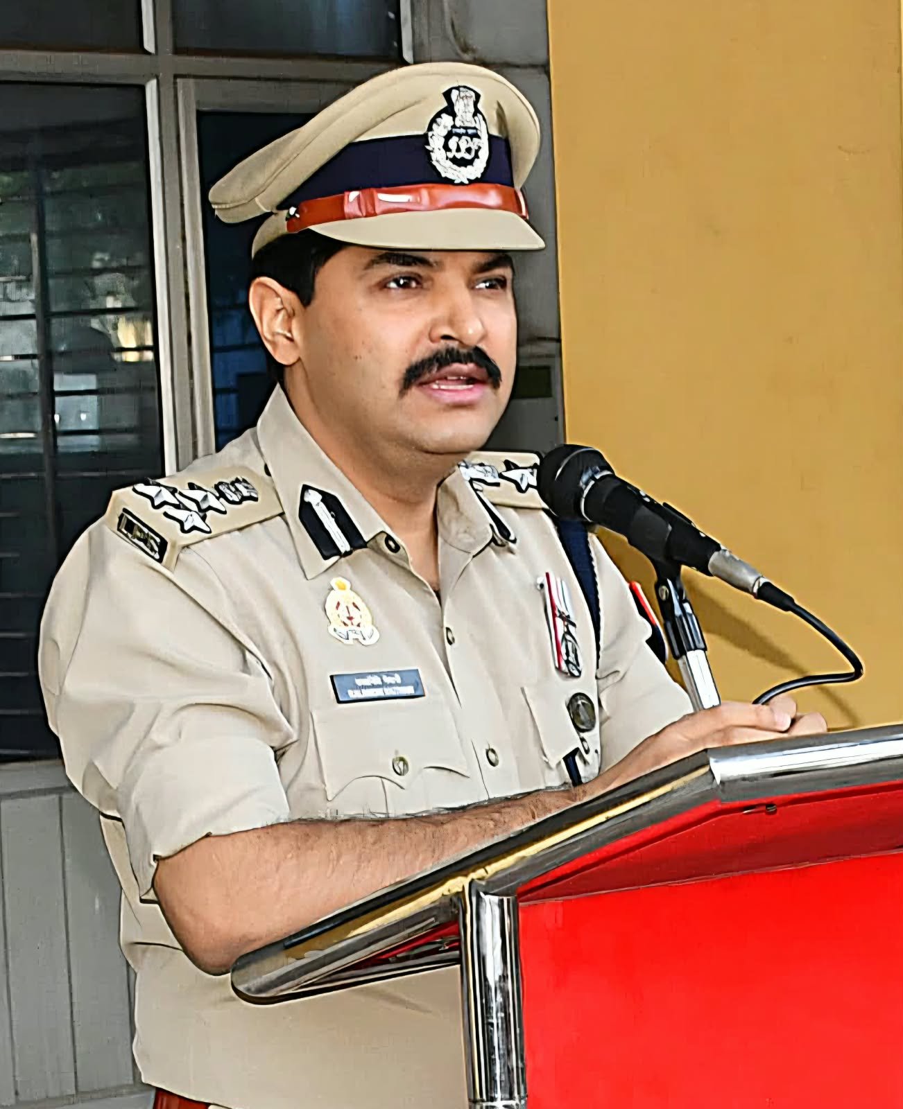 गांधी शास्त्री जयंती पर आयोजित कार्यक्रम को संबोधित करते डीआईजी कलानिधि नेथानी