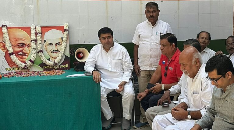 कांग्रेस कार्यालय पर गांधी शास्त्री जयंती पर विचार गोष्ठी आयोजित