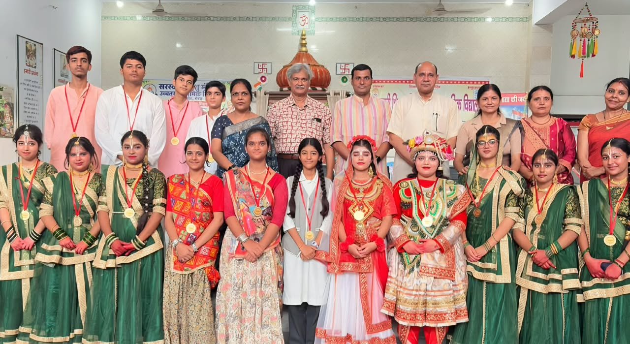 सांस्कृतिक महोत्सव में बालेराम बृजभूषण विद्यालय का शानदार प्रदर्शन