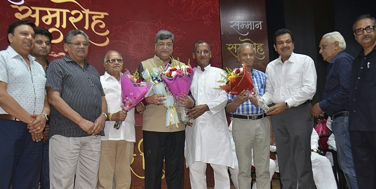 सेवानिवृत्त पूर्व प्राचार्य मेरठ कॉलेज प्रो युद्धवीर सिंह के सम्मान में आयोजित समारोह