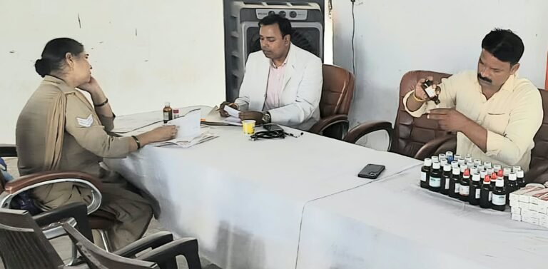 होम्योपैथी एवं आयुर्वेदिक चिकित्सकों ने स्वास्थ्य लाभ के गुण सिखाए