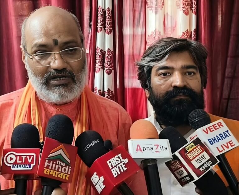 सचिन सिरोही प्रकरण में डासना के यति नरसिंहानंद ने मीडियाकर्मियों से की वार्ता
