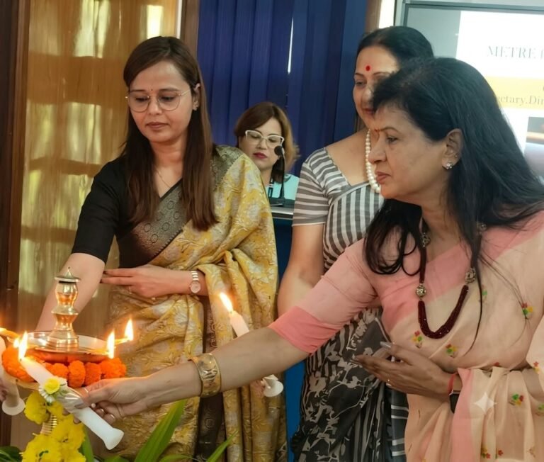 मेरठ पब्लिक स्कूल में विधिक जागरूकता शिविर का शुभारंभ करती सचिव सोनिका वर्मा