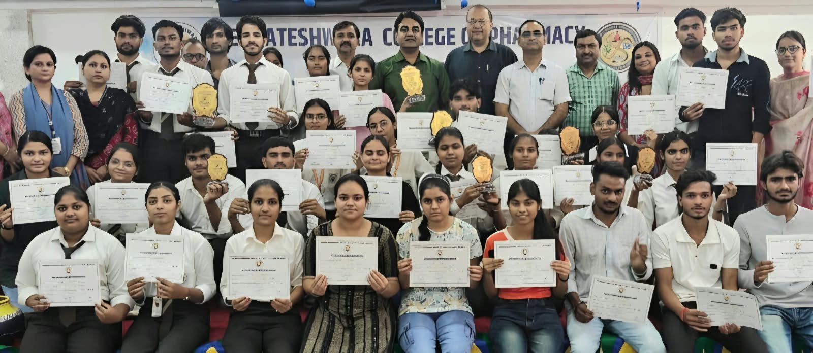वेंकटेश्वरा ग्रुप ऑफ इंस्टीट्यूशंस में आयोजित पोस्टर प्रतियोगिता में शामिल विद्यार्थी