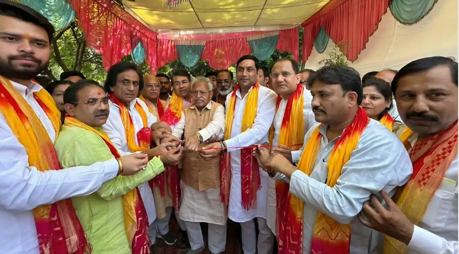 सुरजकुंड पार्क में सेवा संकल्प अभियान के तहत सेवा हेतु राज्यसभा सांसद डॉ लक्ष्मीकांत वाजपेयी ने शिविर का किया शुभारंभ