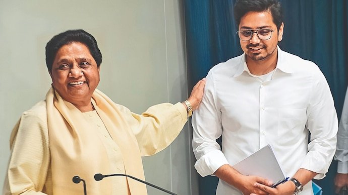 मायावती ने आकाश आनंद को फिर बनाया बसपा का राष्ट्रीय संयोजक