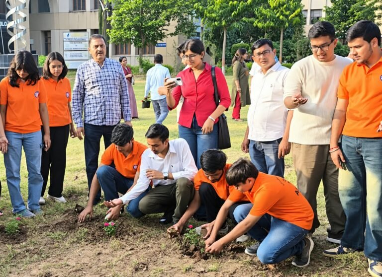 जैव प्रौद्योगिकी महाविद्यालय में एनएसएस स्वयंसेवकों ने किया पौधरोपण