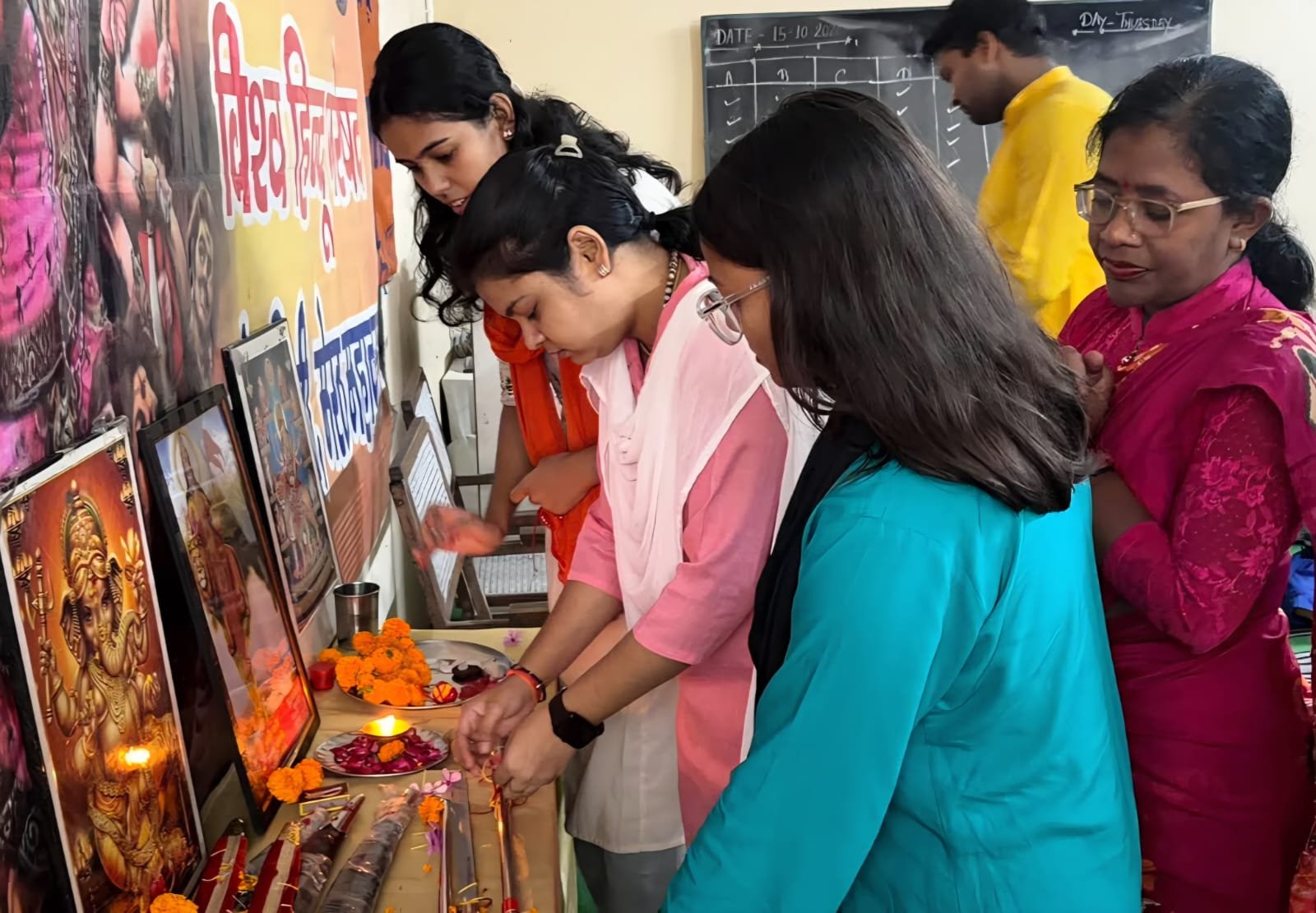 नवरात्र पर शस्त्र पूजन कर आत्मरक्षा का दिया संदेश