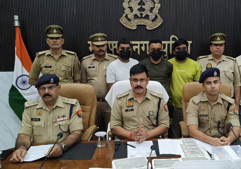नकली नोट छापने वाले गिरोह का खुलासा करते मुजफ्फरनगर एसएसपी सूरज कुमार राय