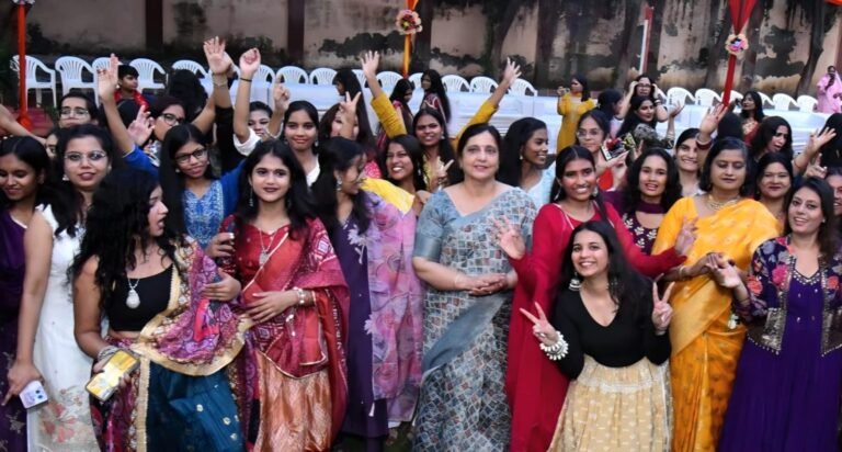 रानी लक्ष्मीबाई गर्ल्स हॉस्टल में गरबा उत्सव की धूम