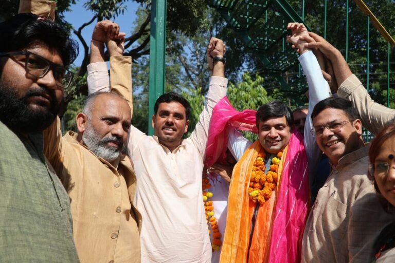 रालोद प्रदेश अध्यक्ष ऐश्वर्या राय सिंह ने चौधरी चरण सिंह के चित्र पर किया माल्यार्पण