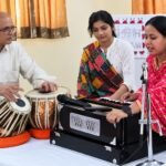 छात्राओं ने नृत्य और भजनों के माध्यम से की मातृशक्ति की आराधना