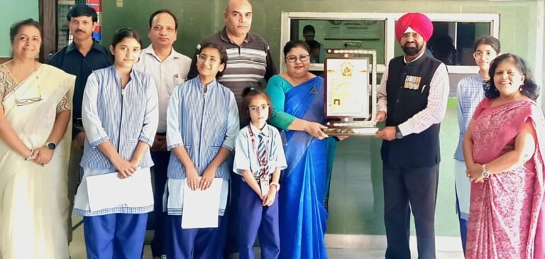 आलसेंट स्कूल में आधार कार्ड शिविर आयोजित