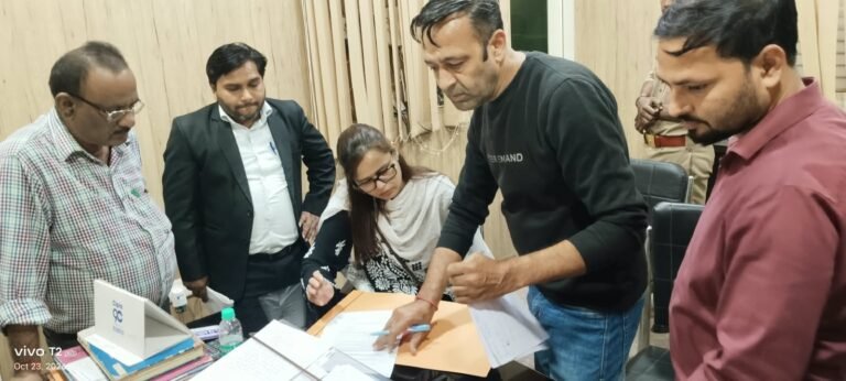राजकीय बाल ग्रह का निरीक्षण करते जिला विधिक सेवा प्राधिकरण के सचिव