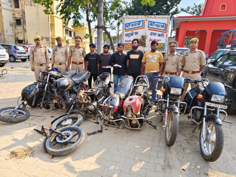 पुलिस गिरफ्त में वाहन चोर गैंग के सदस्य एवं बरामद मोटरसाइकिलें