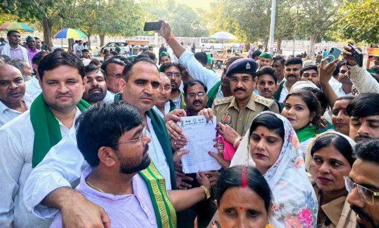 इको गार्डन में भारतीय किसान यूनियन संगठन मोर्चा के पद अधिकारी ने सौंपा ज्ञापन